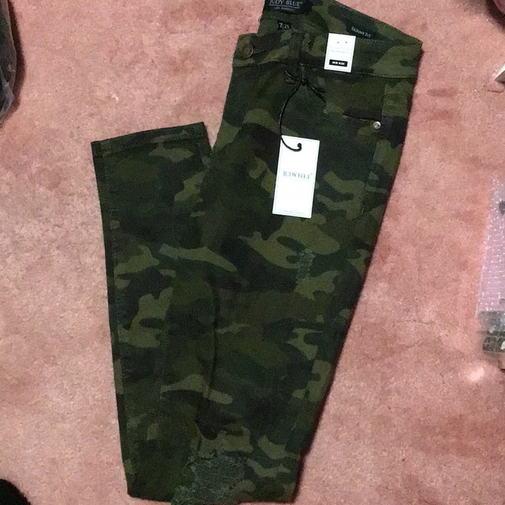 - Judy blue camo distressed skinny jeans size 1/25